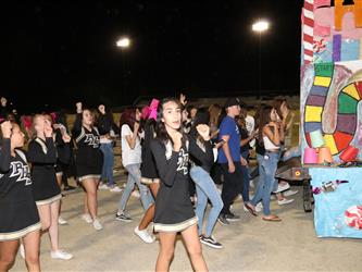 homecoming float with students