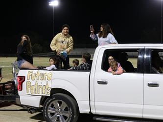 homecoming float with students